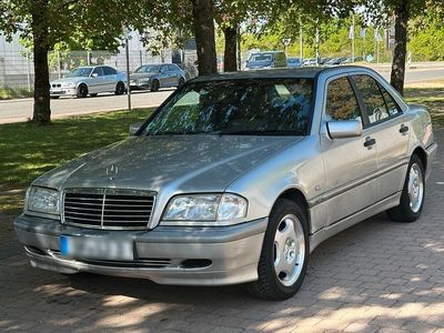 Usata Mercedes C180 Classic 122 CV (89 kW) 1998 Argento Berlina