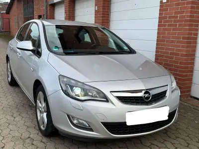 Usata Opel Astra 2011 Argento Berlina