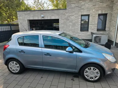 Gebraucht Opel Corsa 100 PS (73 kW) 2009 Silber Kleinwagen