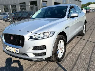 Gebraucht Jaguar F-Pace Portfolio 179 PS (131 kW) 2016 Indus silver SUV