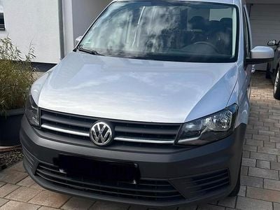 Używany VW Caddy 180 KM (132 kW) 2016 Srebrny Minivan