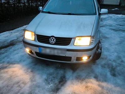 Silber Gebraucht 2000 VW Polo Kleinwagen | 2.000 €