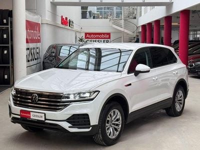 Gebraucht VW Touareg 231 PS (169 kW) 2022 Pure white SUV