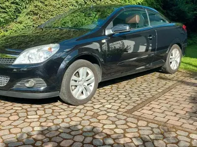 Gebraucht Opel Astra Cosmo 140 PS (102 kW) 2008 Schwarz Cabrio