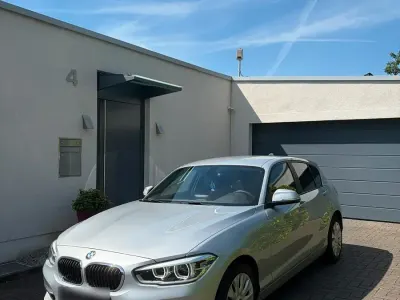 Usado BMW 116 Comfort Edition 109 CV (80 kW) 2017 Gris Utilitario
