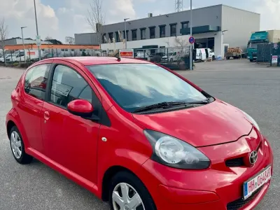 Second-hand Toyota Aygo Cool 68 CP (50 kW) 2010 Roșu Hatchback