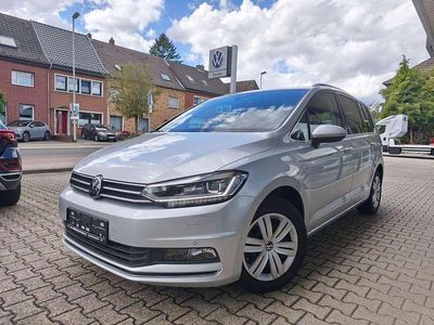 Silber Gebraucht 2024 VW Touran Highline Van / Kleinbus | 37.900 € (Etwas zu teuer)