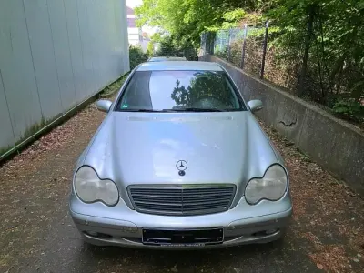 Second-hand Mercedes C200 122 CP (89 kW) 2002 Argintiu Berlinǎ