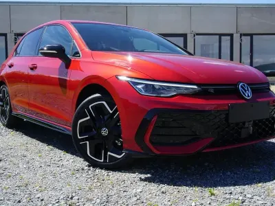 Nowe VW Golf VIII R-line 150 KM (110 kW) 2026 Czerwony Sedan/Limuzyna