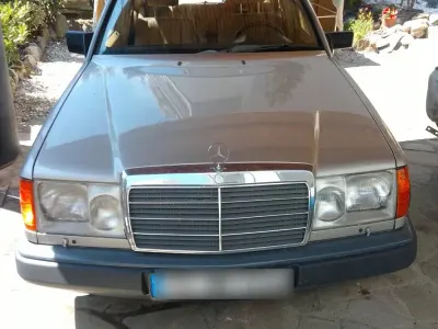 Gebraucht Mercedes E300 109 PS (80 kW) 1986 Andere farben Limousine