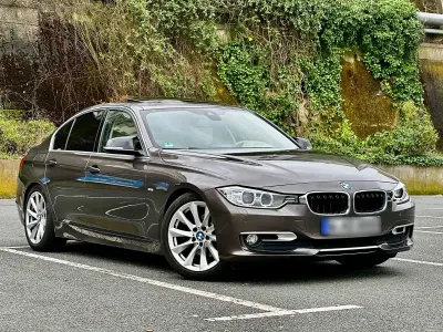 Gebraucht BMW 320 184 PS (135 kW) 2013 Braun Limousine