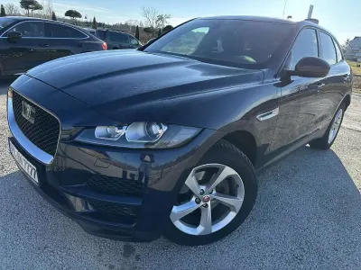Begagnad Jaguar F-Pace Portfolio 179 HK (131 kW) 2017 Blå SUV