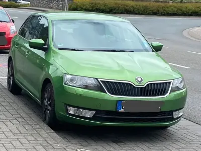 Gebraucht Skoda Rapid 105 PS (77 kW) 2015 Grün Kleinwagen
