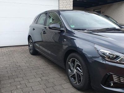 Grau Gebraucht 2023 Hyundai i30 Edition 30 Limousine | 20.990 € (Fairer Preis)