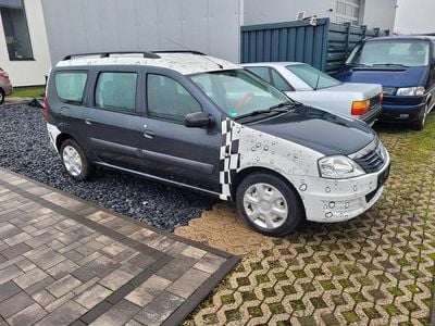 Grau Gebraucht 2013 Dacia Logan MCV Kombi | 3.333 € (Etwas zu teuer)