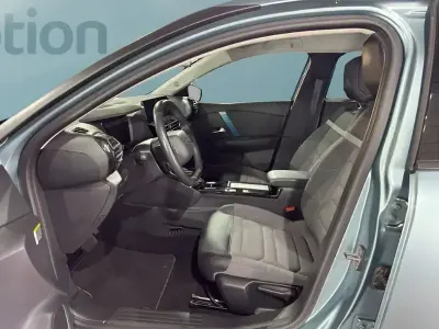 Używany Citroën e-C4 Feel 100 kW (136 KM) 2022 Niebieski Sedan/Limuzyna