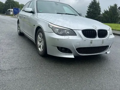 Gebraucht BMW 525 Lifestyle 197 PS (144 kW) 2009 Silber Limousine