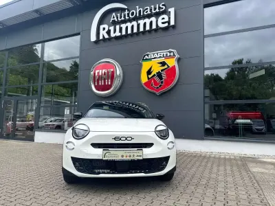 Neu Fiat 600 Sport 110 PS (80 kW) 2026 Weiß SUV