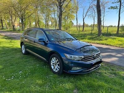Gebraucht VW Passat Business 150 PS (110 kW) 2021 Blau Kombi