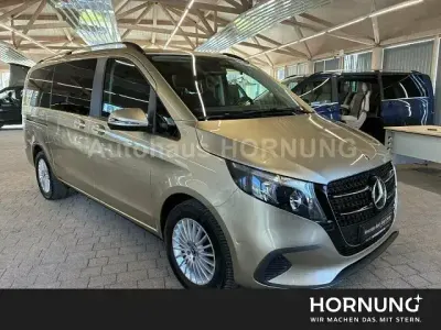 Gebraucht Mercedes V220 163 PS (119 kW) 2025 Kalaharigold met. Van / Kleinbus