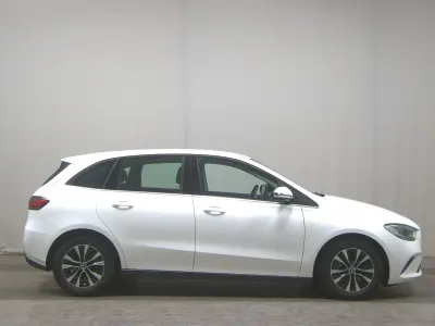 Gebraucht Mercedes B180 116 PS (85 kW) 2023 Weiss Kleinwagen