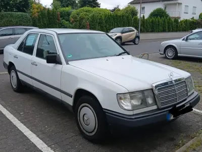Gebraucht Mercedes 200 72 PS (52 kW) 1984 Weiß Limousine
