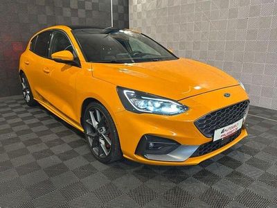 Orange Gebraucht 2020 Ford Focus ST Limousine | 20.460 € (Fairer Preis)