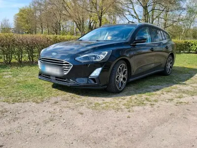 Gebraucht Ford Focus Titanium 120 PS (88 kW) 2019 Schwarz Kombi