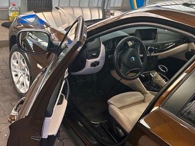 Second-hand BMW X1 Sport Line 143 CP (105 kW) 2010 Maro SUV
