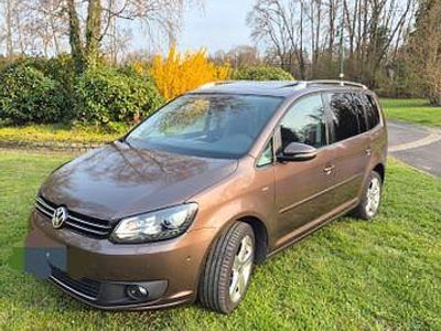 Gebraucht VW Touran Life 140 PS (102 kW) 2013 Braun Van / Kleinbus