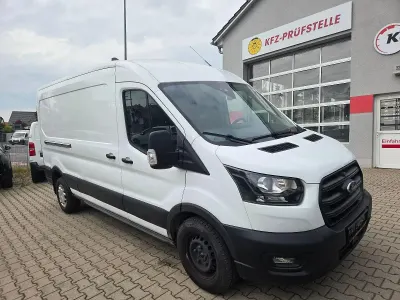 Używany Ford Transit Trend 131 KM (96 kW) 2023 Biały Sedan/Limuzyna