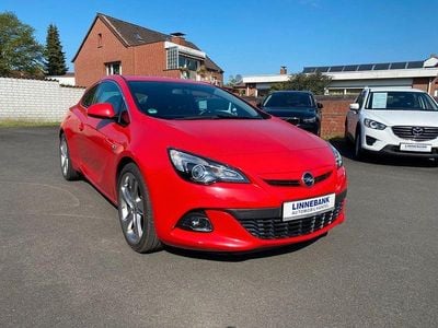 Usata Opel Astra GTC 140 CV (102 kW) 2015 Rosso Coupé