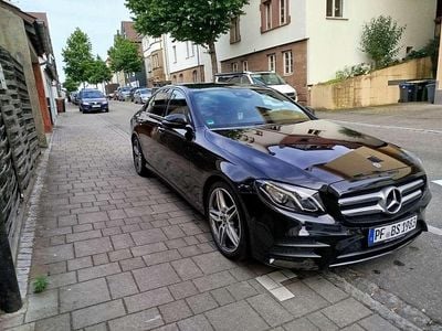 Schwarz Gebraucht 2017 Mercedes E220 AMG line Limousine | 31.500 € (Fairer Preis)