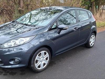Gebraucht Ford Fiesta 82 PS (60 kW) 2010 Silber Kleinwagen