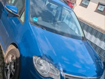 Gebraucht VW Touran 140 PS (102 kW) 2009 Blau Van / Kleinbus