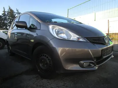 Käytetty Honda Jazz Comfort 99 HP (72 kW) 2012 Harmaa Viistoperä