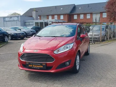 Gebraucht Ford Fiesta 80 PS (58 kW) 2015 Rot Kleinwagen