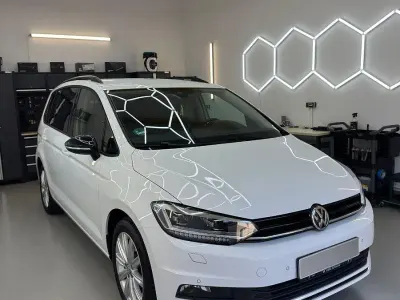 Gebraucht VW Touran Highline 150 PS (110 kW) 2019 Weiß Van / Kleinbus