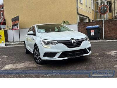Weiß Gebraucht 2017 Renault Mégane IV Life Limousine | 8.990 € (Fairer Preis)