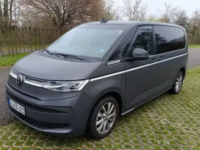 Gebraucht VW Multivan Style 150 PS (110 kW) 2022 Grau Van / Kleinbus