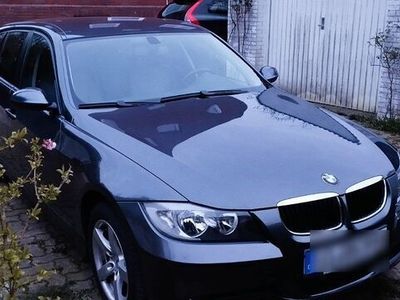 gebraucht BMW 318 i Touring / AUTOMATIK / Leder / AHK / Checkheft /TÜV