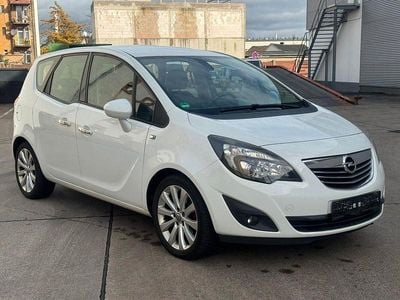 Weiß Gebraucht 2010 Opel Meriva Selection Van / Kleinbus | 4.990 € (Fairer Preis)
