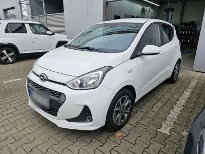 Gebraucht Hyundai i10 Trend 67 PS (49 kW) 2017 Weiß Kleinwagen