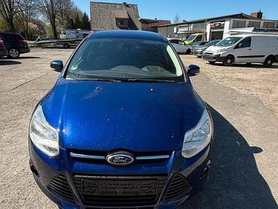 Gebraucht Ford Focus 101 PS (74 kW) 2014 Blau Kombi