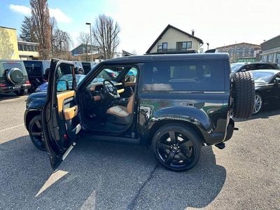 Gebraucht Land Rover Defender Black Edition 525 PS (386 kW) 2022 Santorini black SUV