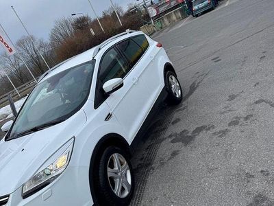 Weiß Gebraucht 2016 Ford Kuga SYNC Edition SUV | 10.199 € (Fairer Preis)