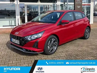 Gebraucht Hyundai i20 101 PS (74 kW) 2025 Dragon red Kleinwagen