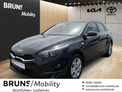 Gebraucht Kia Ceed Comfort 140 PS (102 kW) 2025 Schwarz Kleinwagen