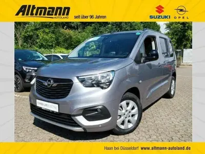 Second-hand Opel Combo-e Life Ultimate 100 kW (136 CP) 2023 Argintiu Monovolum