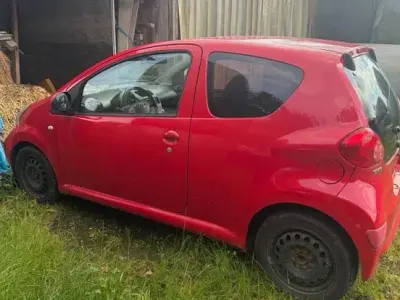 Gebraucht Toyota Aygo 65 PS (47 kW) 2007 Rot Kleinwagen